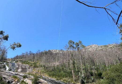 Rescate dun ferido no río de San Xoán na Pobra do Caramiñal